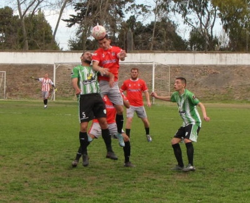 Estudiantes y Racing no aflojan